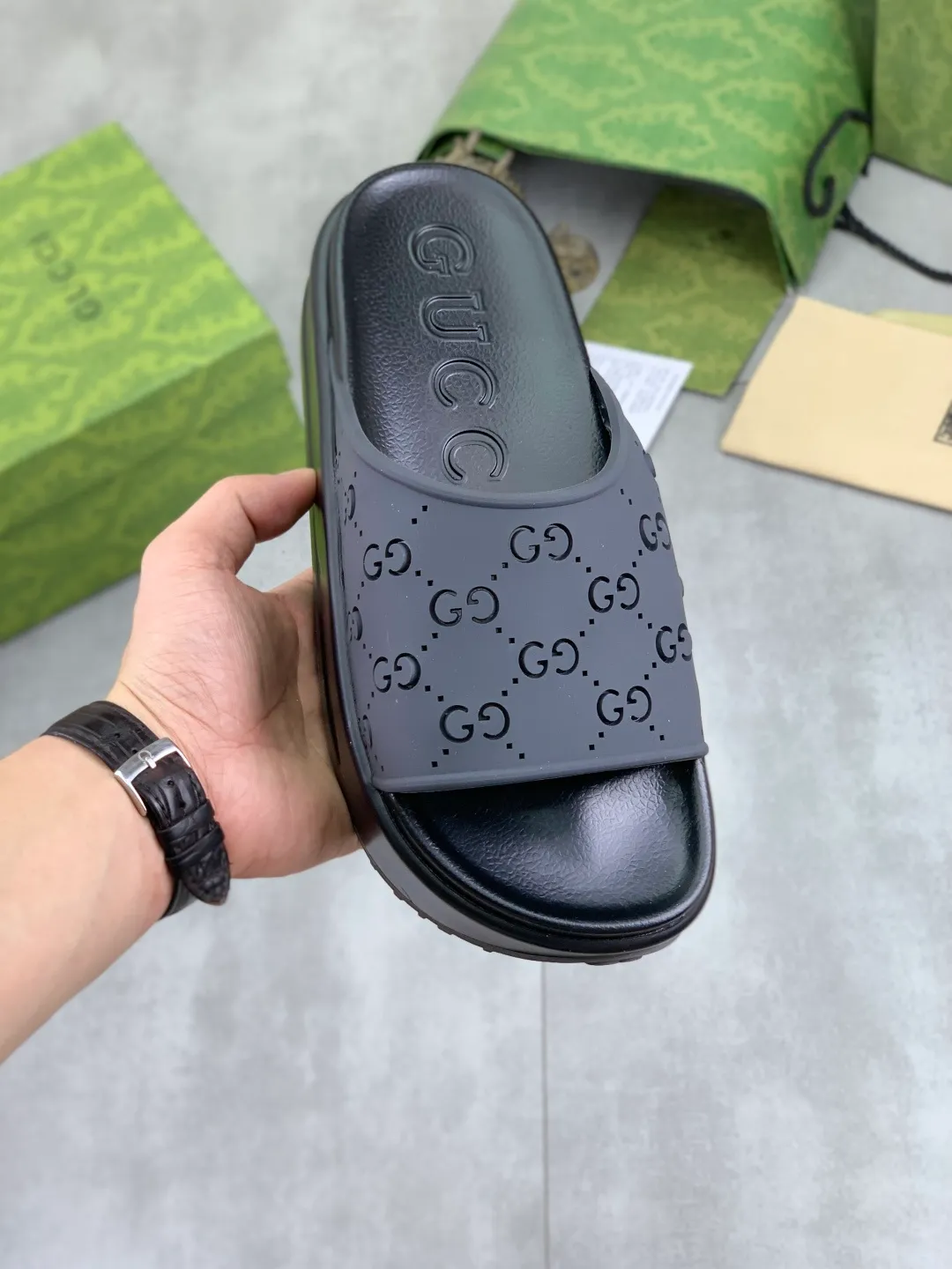 Men's Men's Shoes 💰P300💰[New Style] High Version 🎁🎁🎁 GUCCI New Year of the Snake casual slippers, original official website, perfect workmanship, transmitting a kind of noble luxury, sublimating its definition of luxury in Gucci's high-end extraordinary craftsmanship. Original Gucci double G combination outsole, code number: 35-46, complete package
